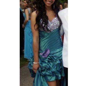 Beautiful Tony Bowls size 4 evening gown